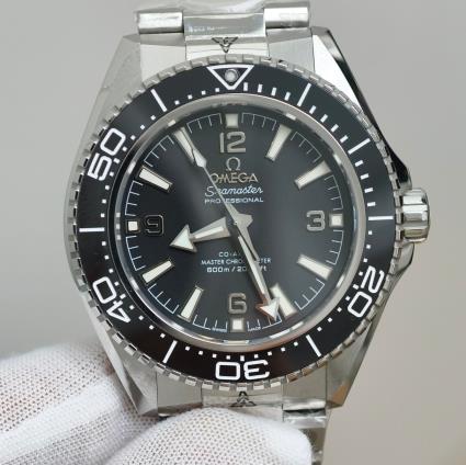 VS 海马600小尺寸40mm 整表质感非常不错 超强防水可潜水游泳